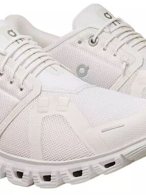Barely Worn On Running Cloud 6 Women’s Size 7.5 White Sneakers